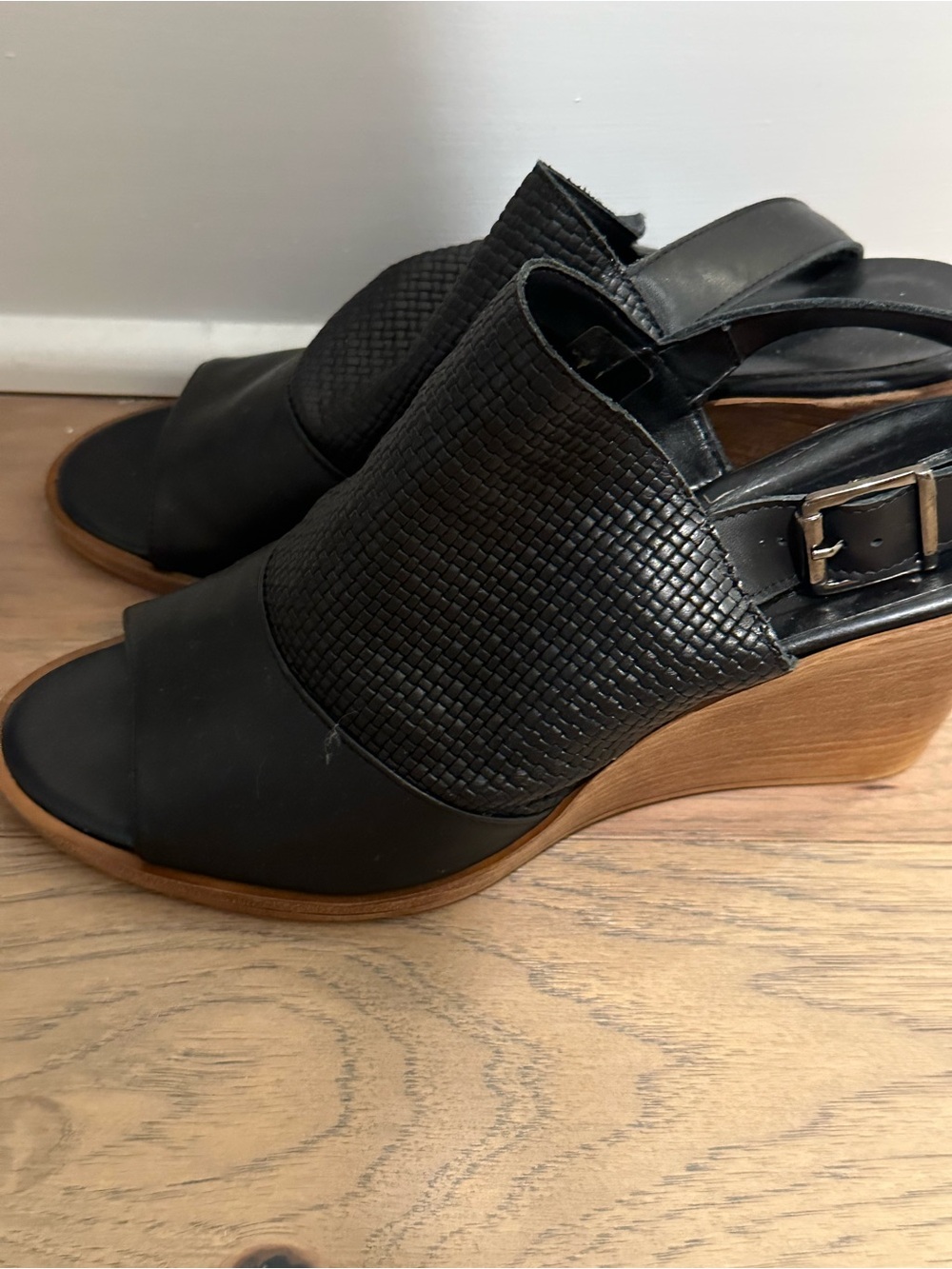 Sophia Milano 9 Black Woven Leather Peep Toe Wedge Sandals